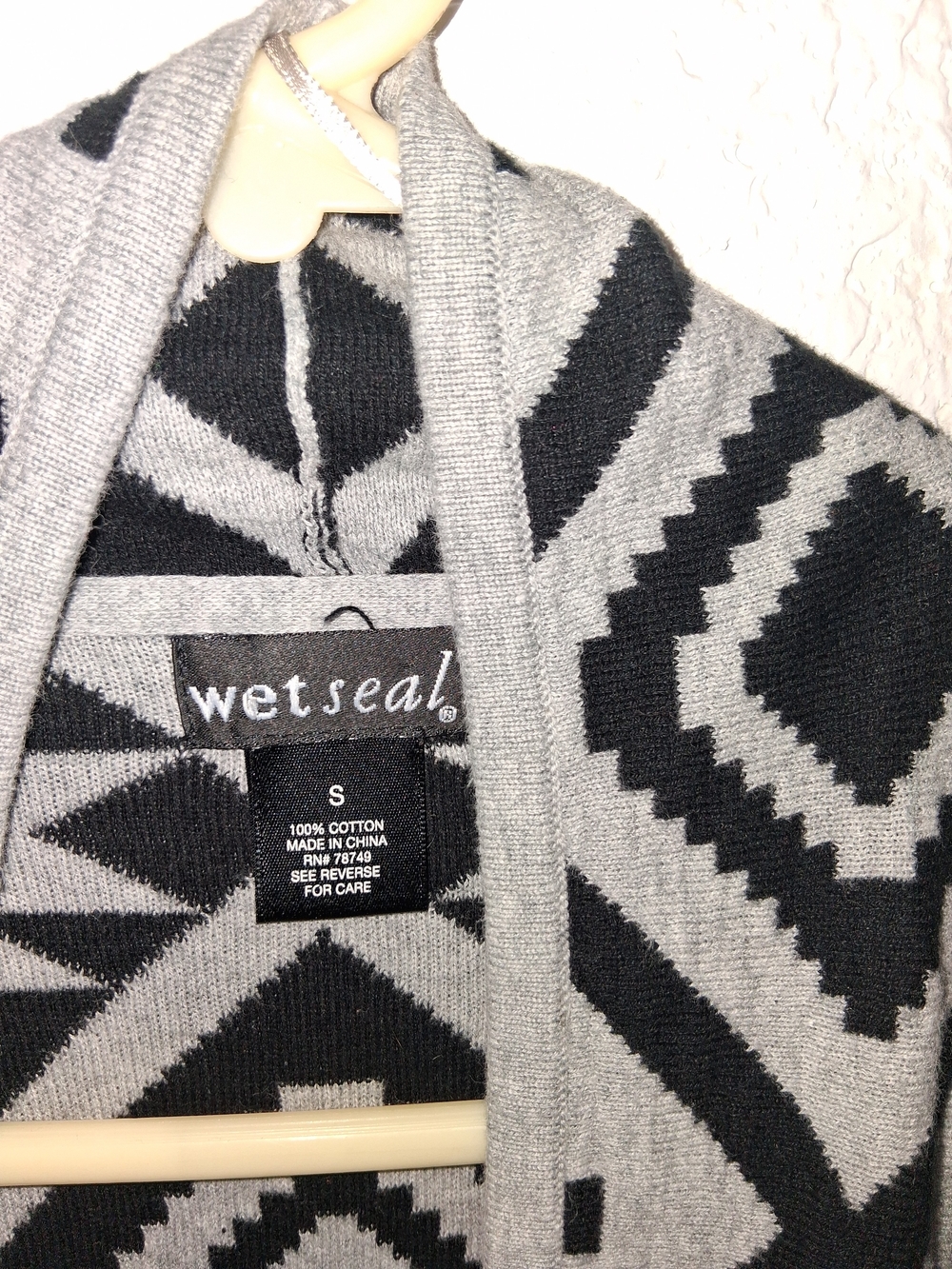 **Y2K**Wet Seal Black & Gray Geometric Open-Front Cardigan - Picture 3 of 3